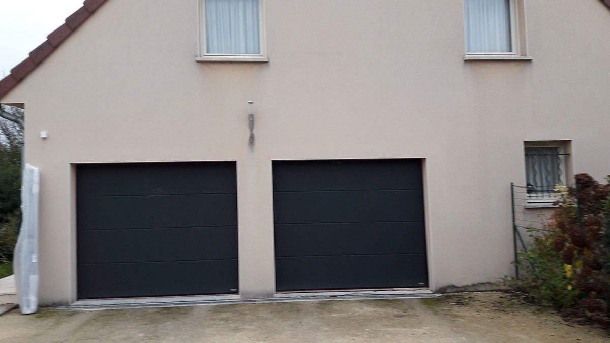 Double porte de couleur anthracite