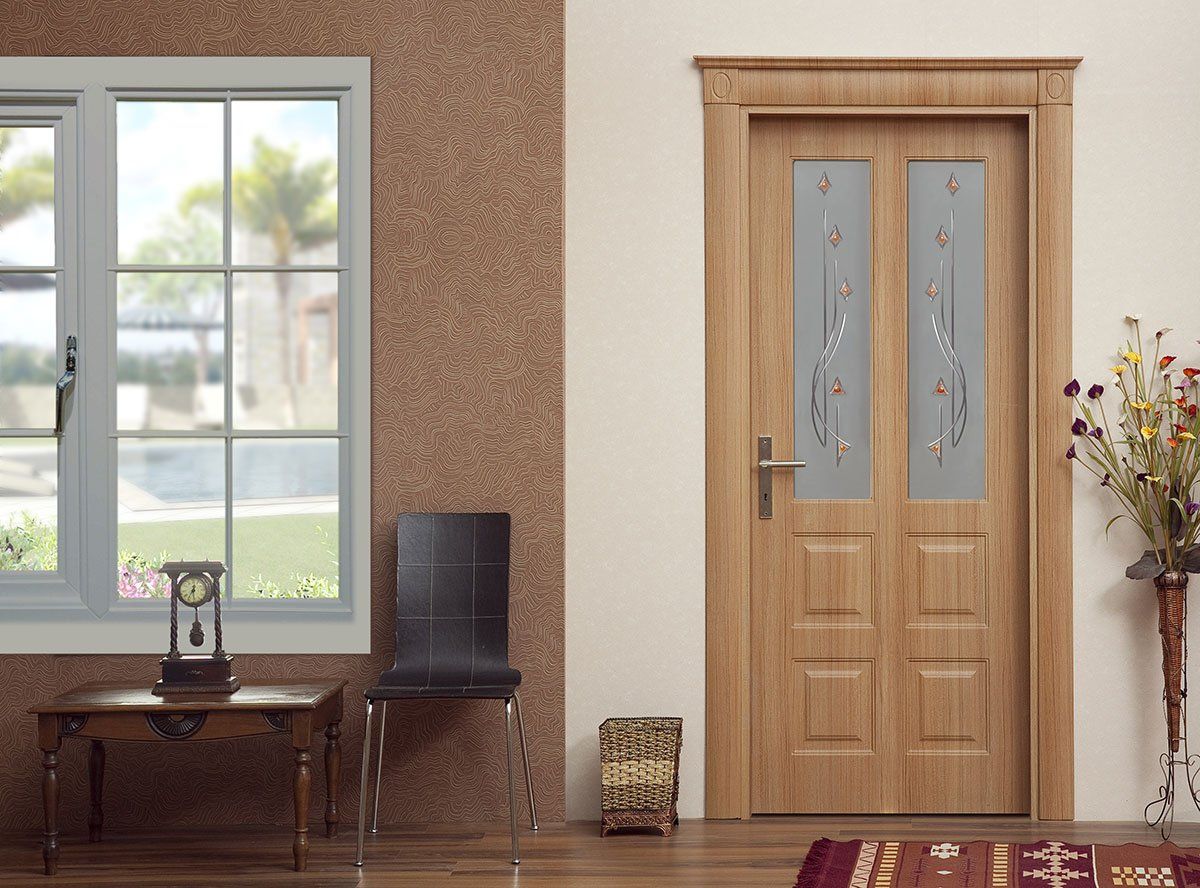 Porte d'entrée en bois vue a l'intérieur d'une maison