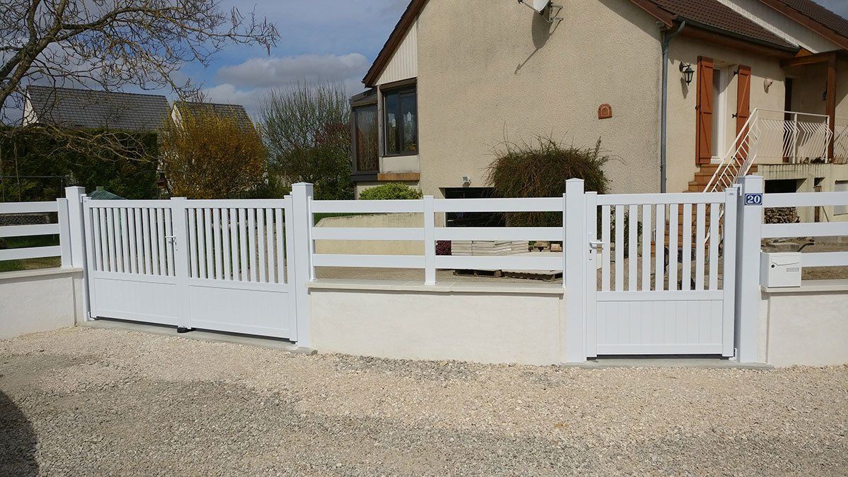 Réalisation d'une clôture et portail en PVC blanc