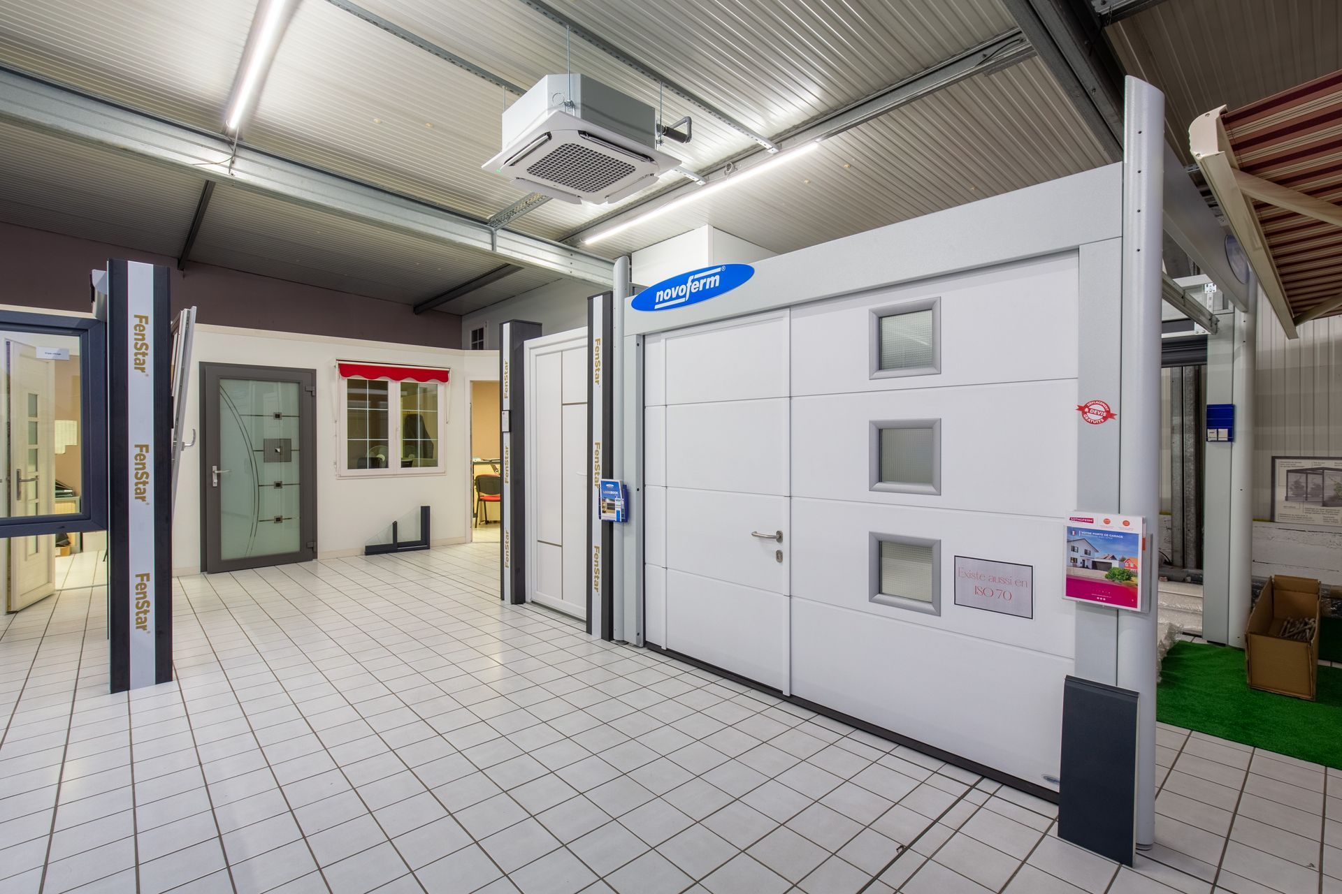 Porte de garage sectionnelle avec porte de service 