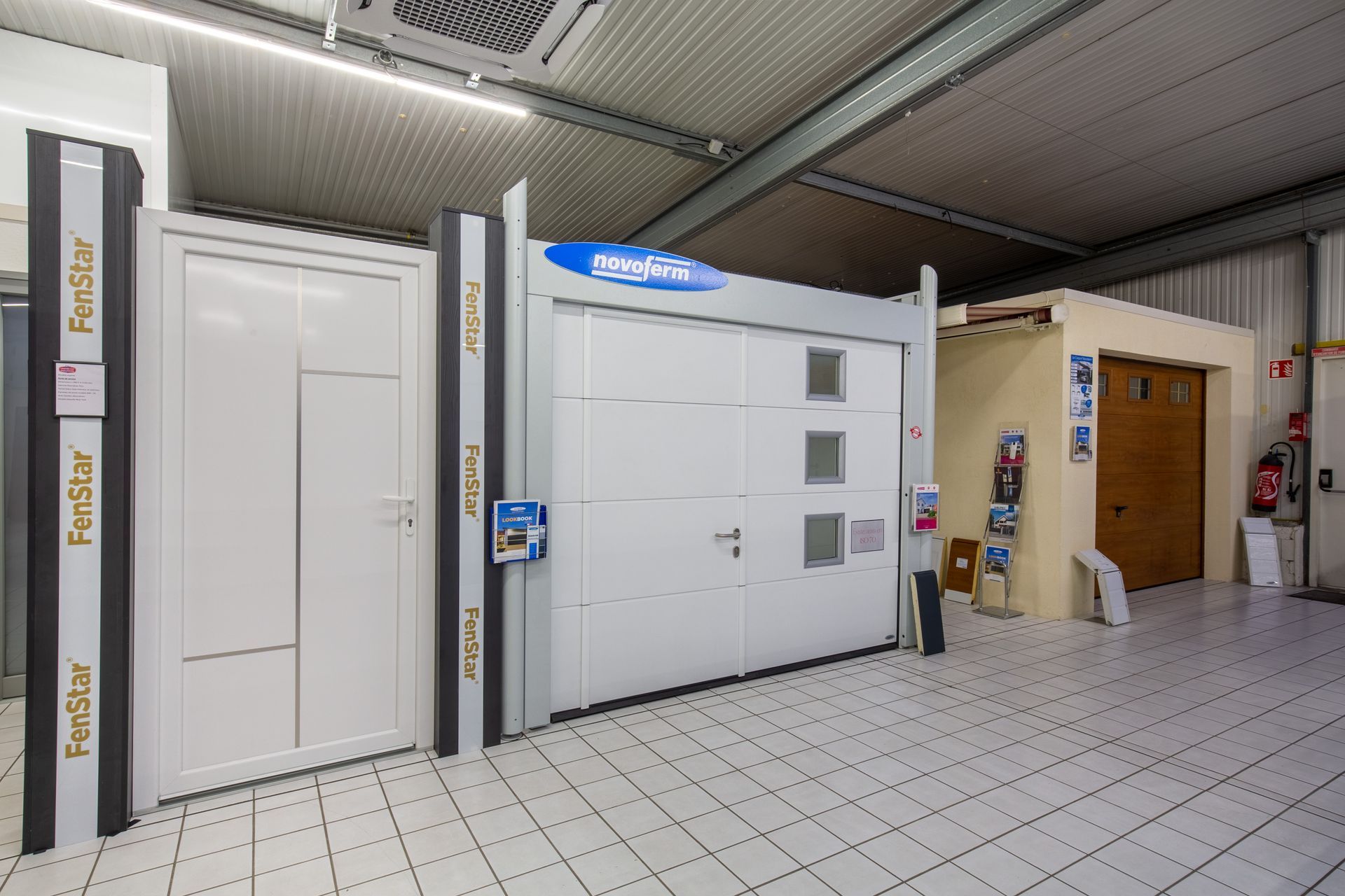Portes de garage dans le showroom 