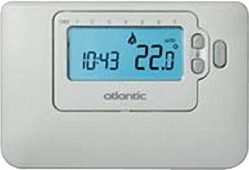 Un thermostat numérique blanc rectangulaire de marque Atlantic affichant l'heure 10:43 et une température réglée à 22,0°C.