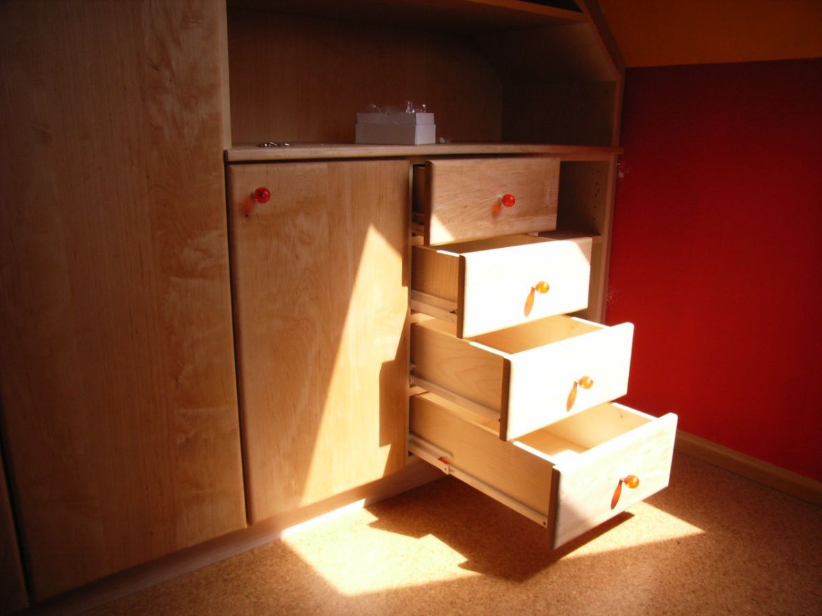 Schreinerarbeit Holzschrank