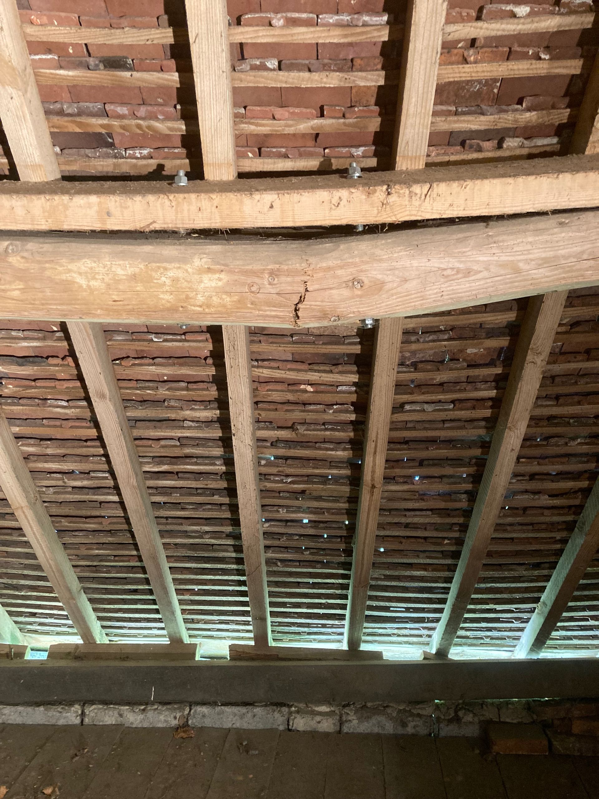 Poutre en bois fendue