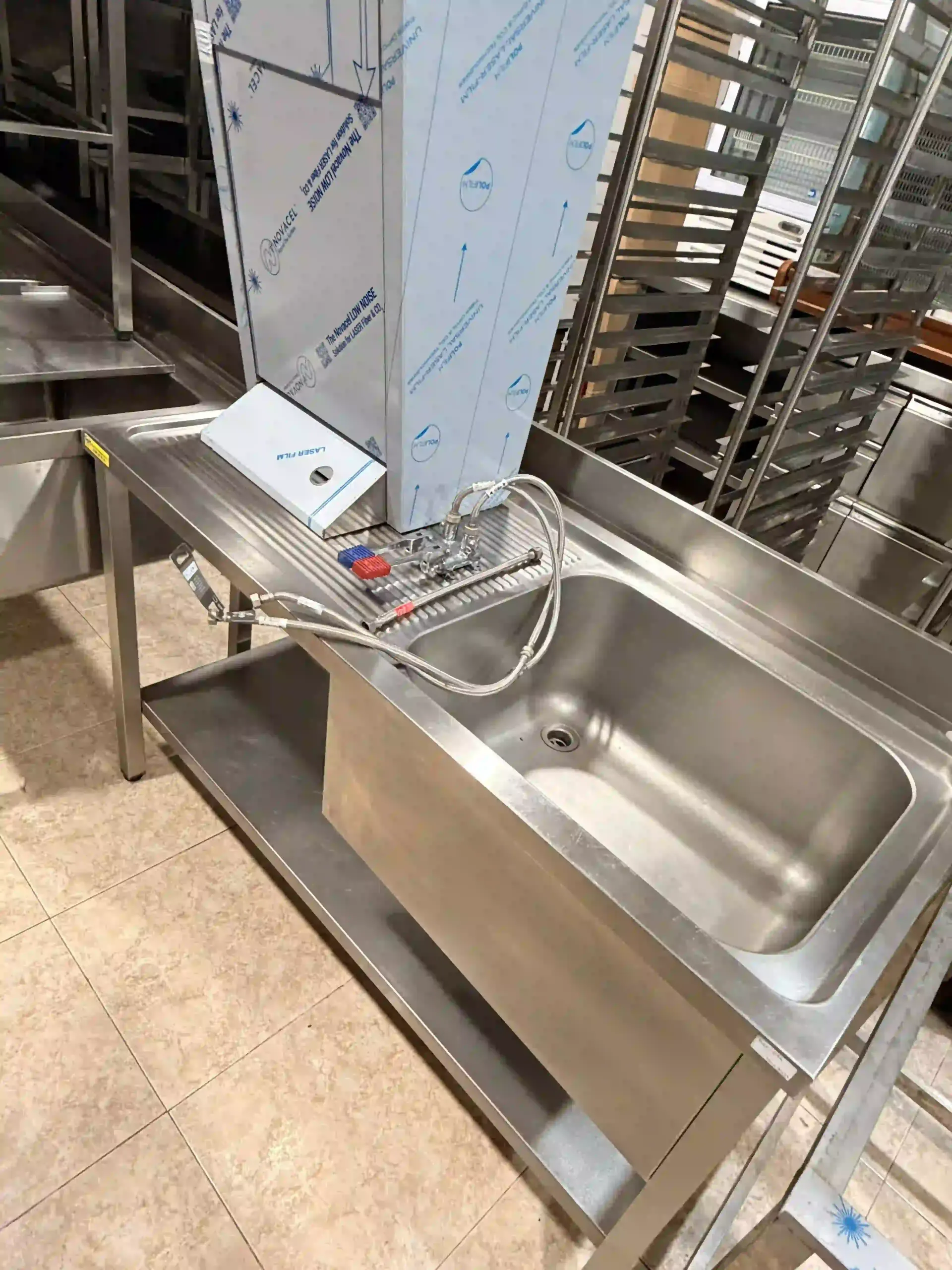 Fregadero comercial de acero inoxidable y estación de lavado de manos