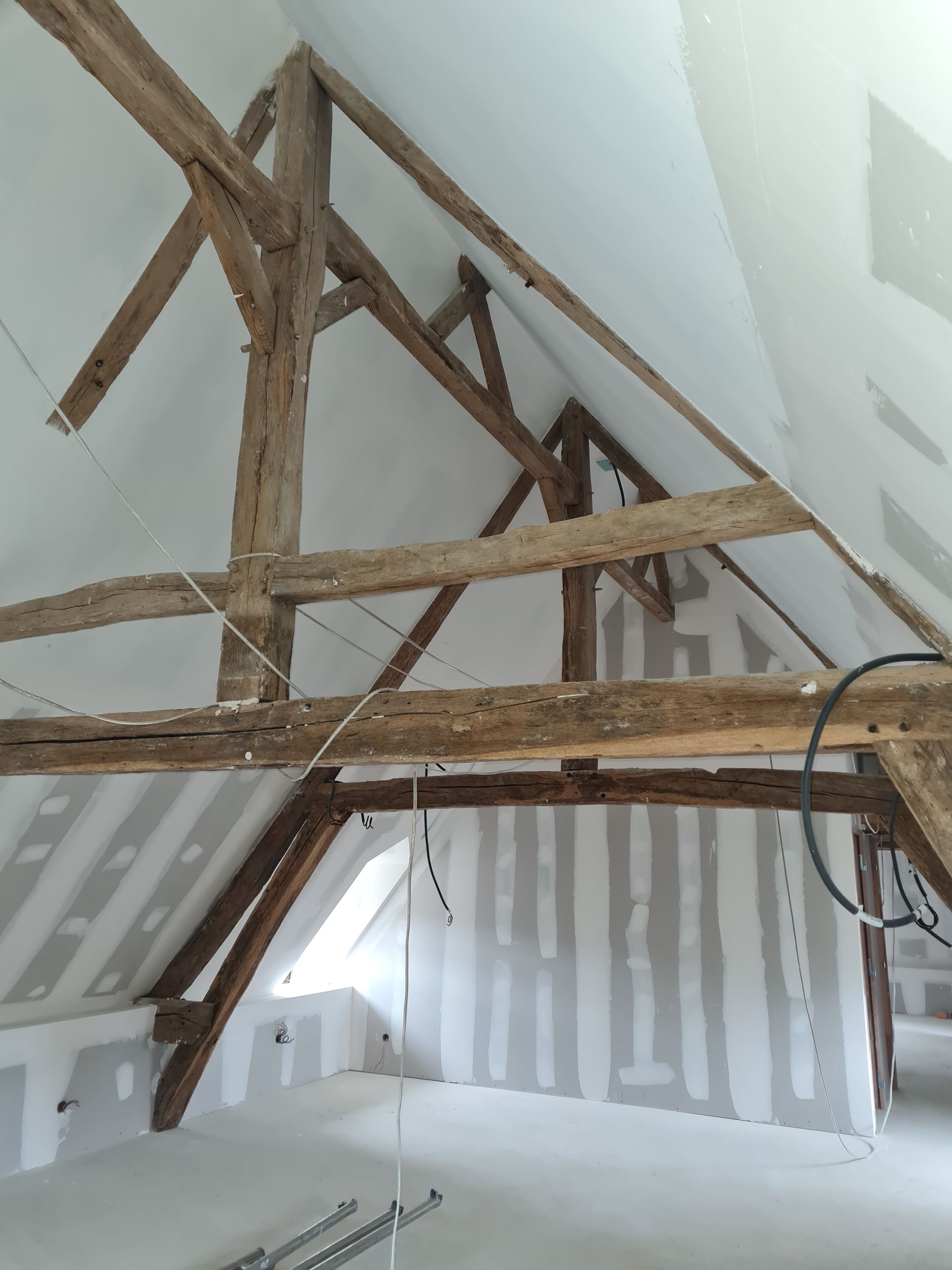 Travaux de plâtrerie sur des combles