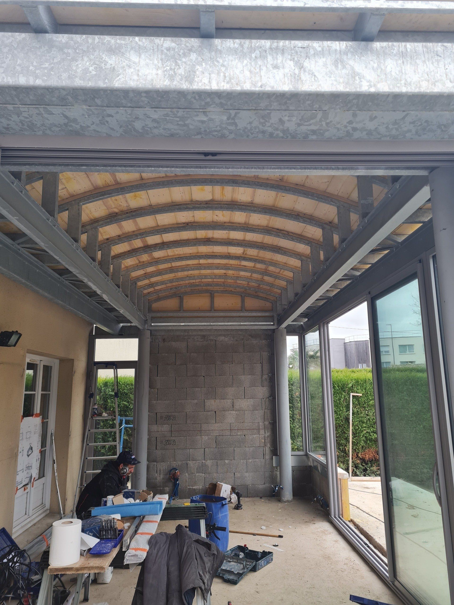 Plafond courbé avant