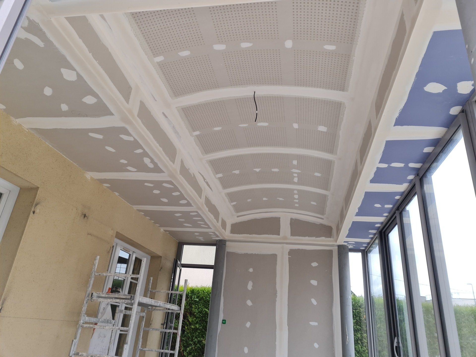 Plafond courbé après pose