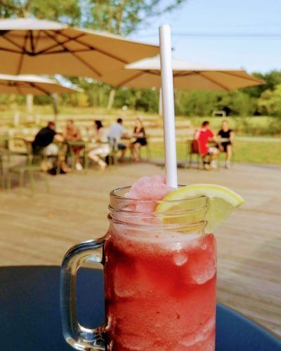 Table extérieur avec cocktail