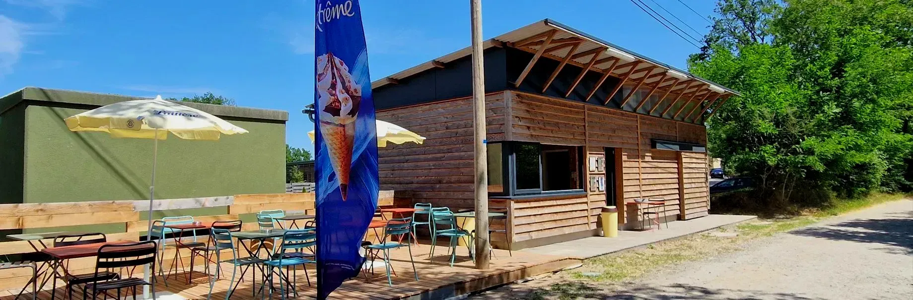 Paillote avec terrasse