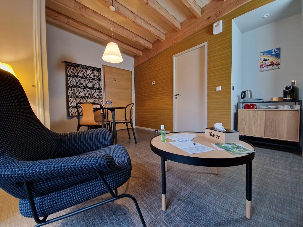 Salon avec fauteuil