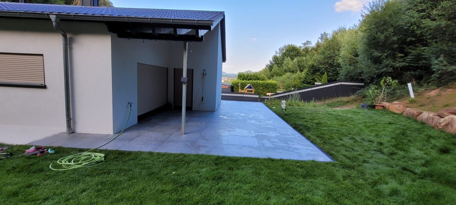 Terassenfliesen verlegt