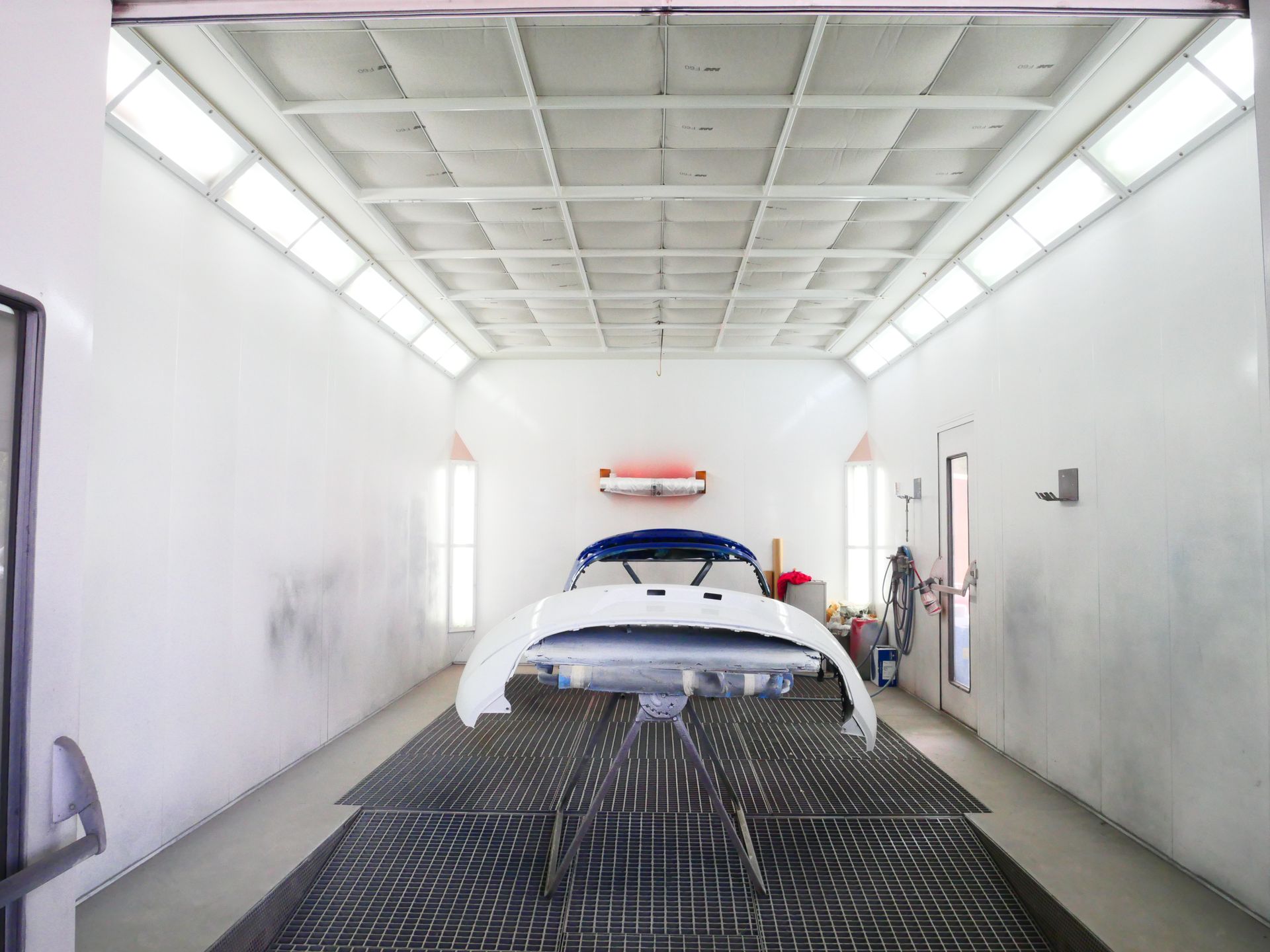 Cabine de peinture automobile