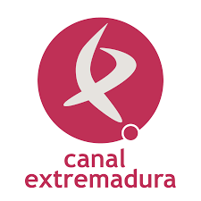 Logotipo de Canal Extremadura: Forma abstracta blanca dentro de un círculo rojo, texto 