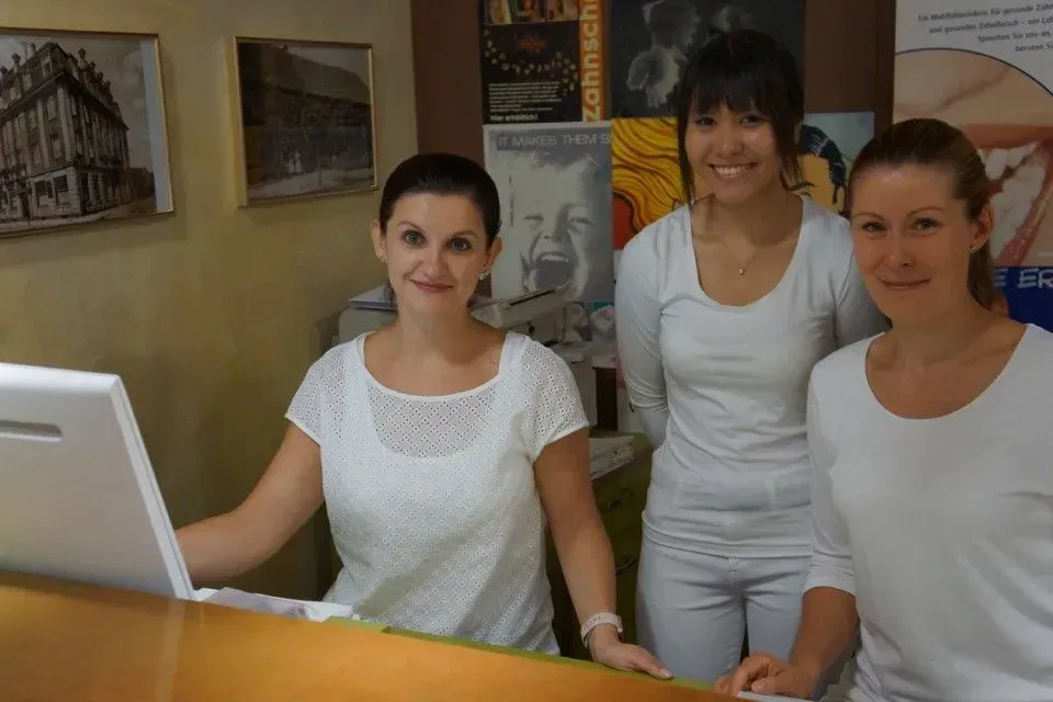 Das Team der Zahnarztpraxis Dr. Lehnemann in Lünen