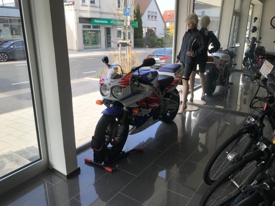 Auswahl an Fahrrädern und Zuberhör