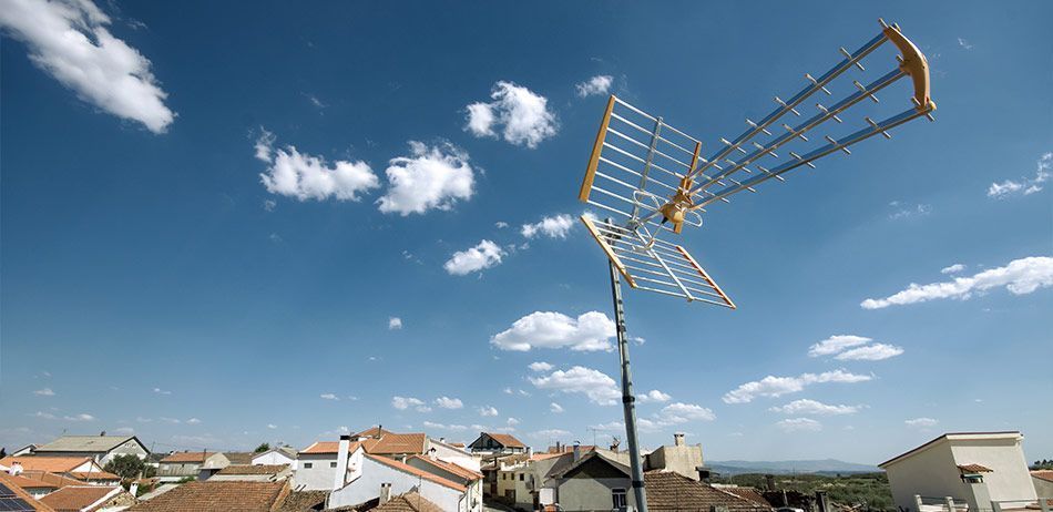 Antenne terrestre posée sur un toit