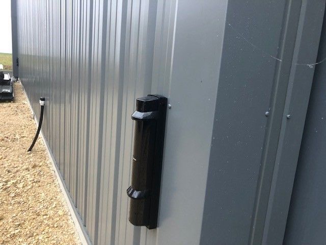 Barrière à infrarouge placé sur un site industriel