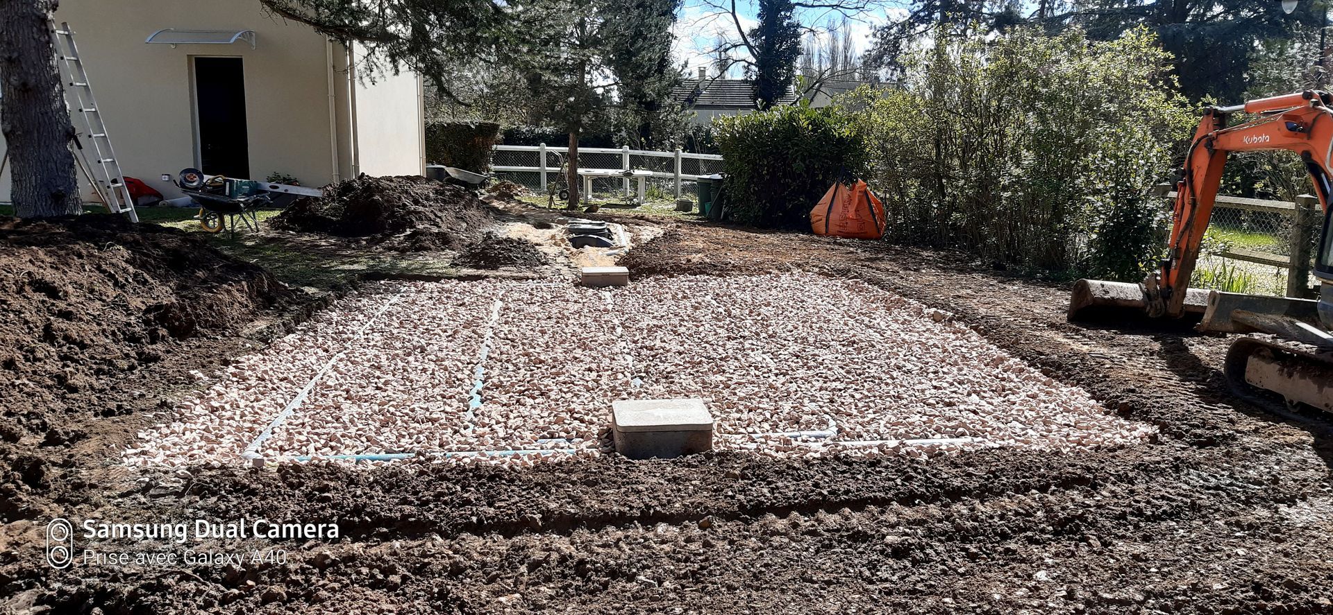 Système de microstation enterré sous des graviers