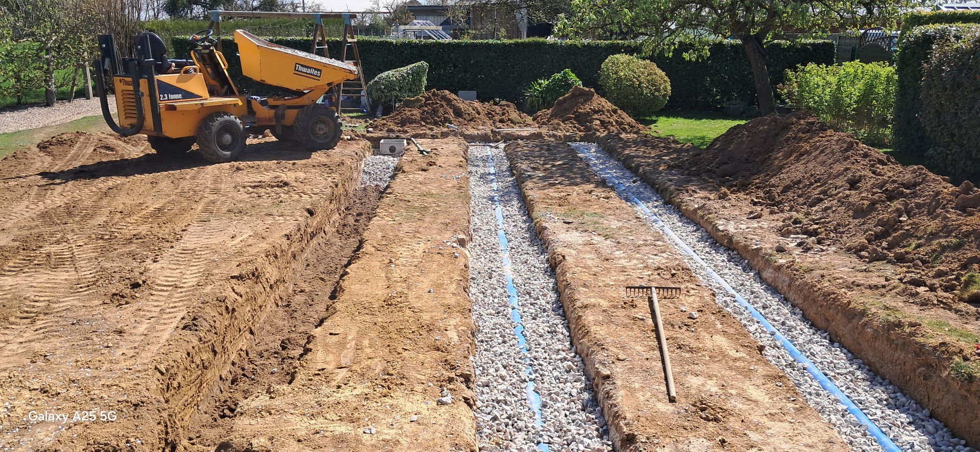 Conduites en cours d'installation.