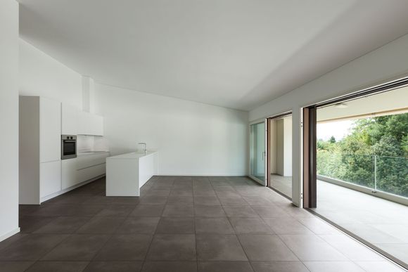Carrelage de cuisine et salon.