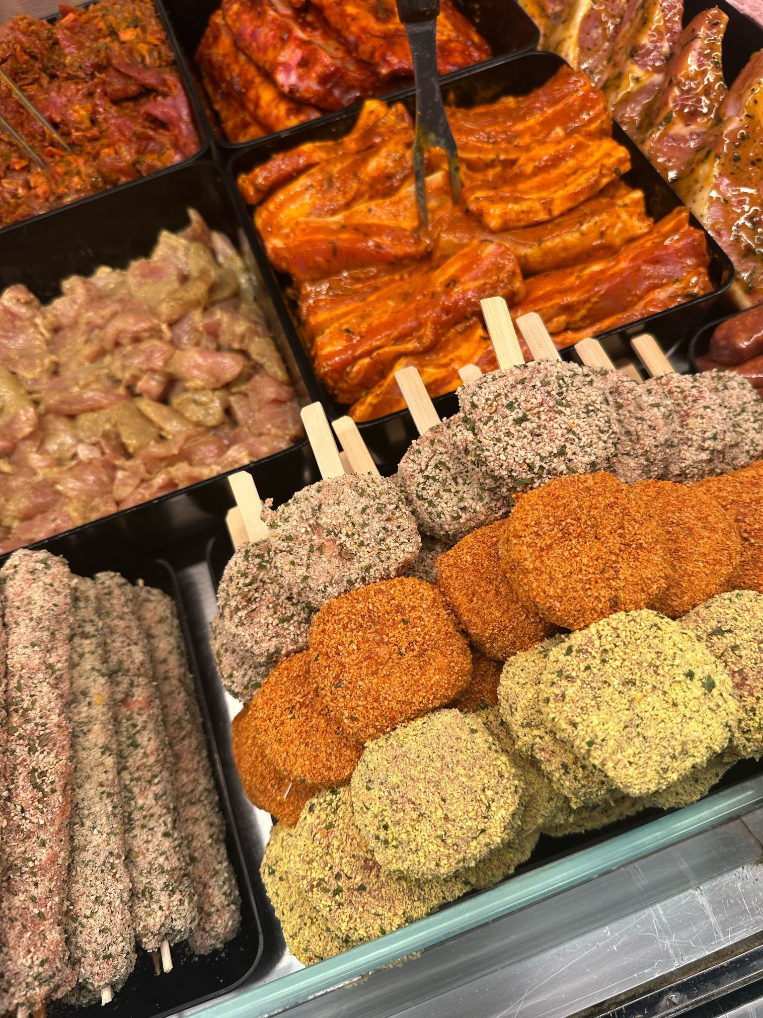 Gros plan sur des brochettes