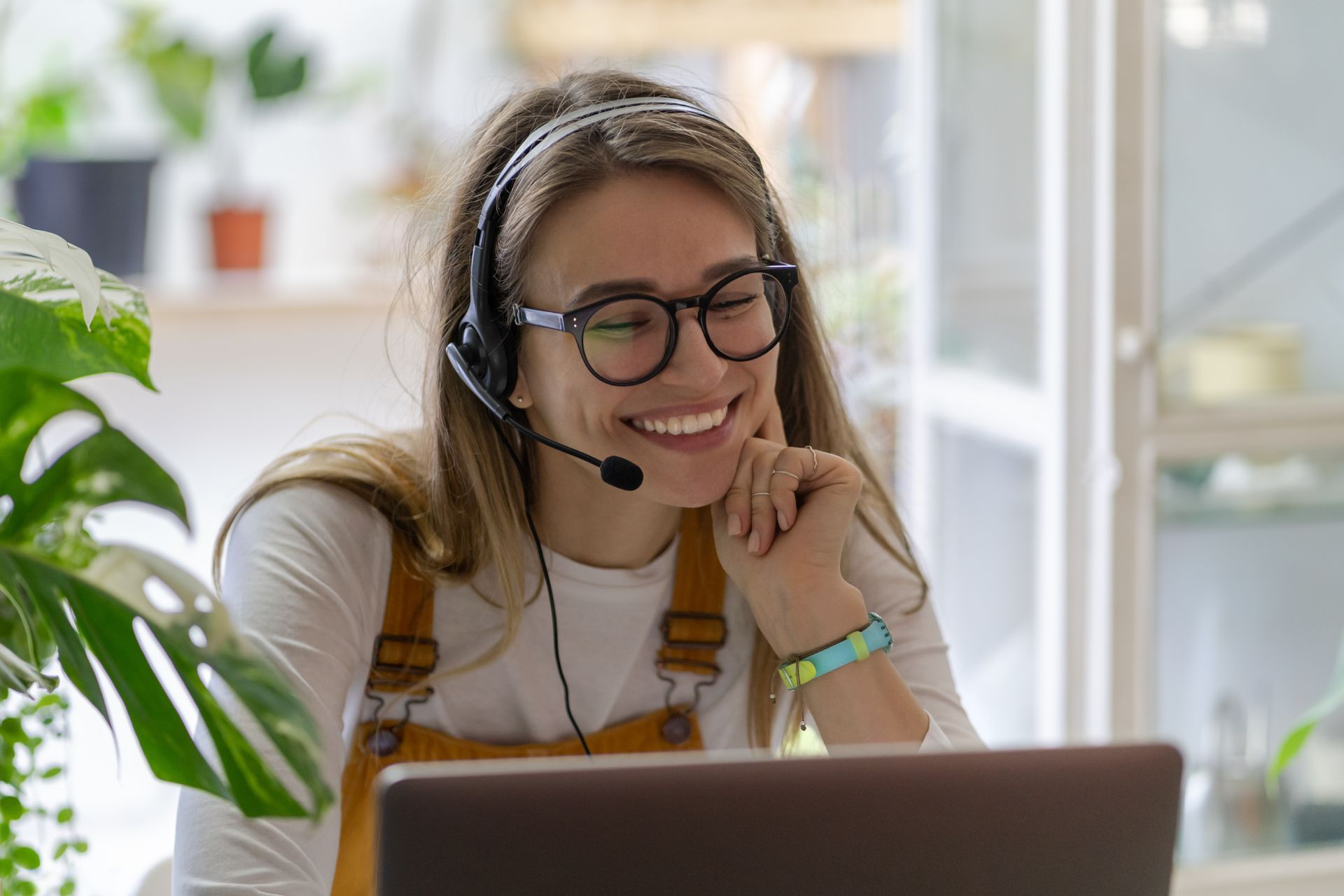 Une personne au téléphone