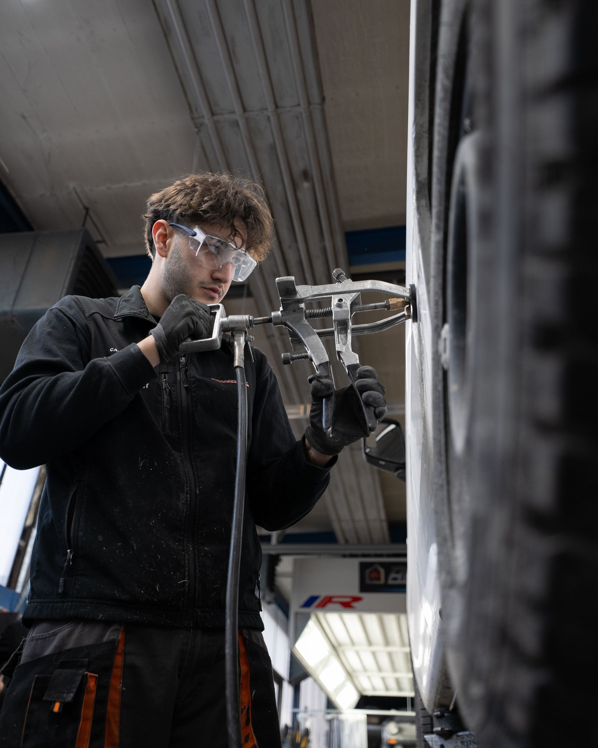 Carrosserie Kompetenz Nidau - Drücktechnik