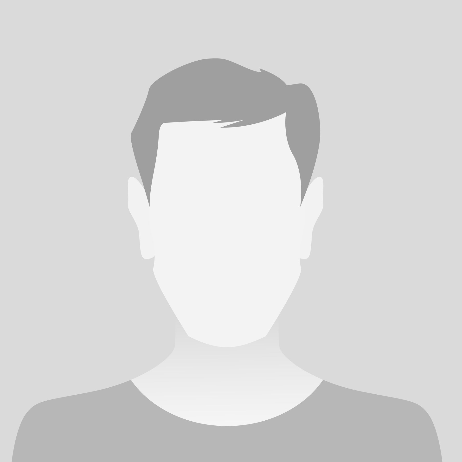 Mann mit ergrauendem Haar und Bart, lächelnd, trägt ein blaues Sweatshirt mit Text, drinnen.