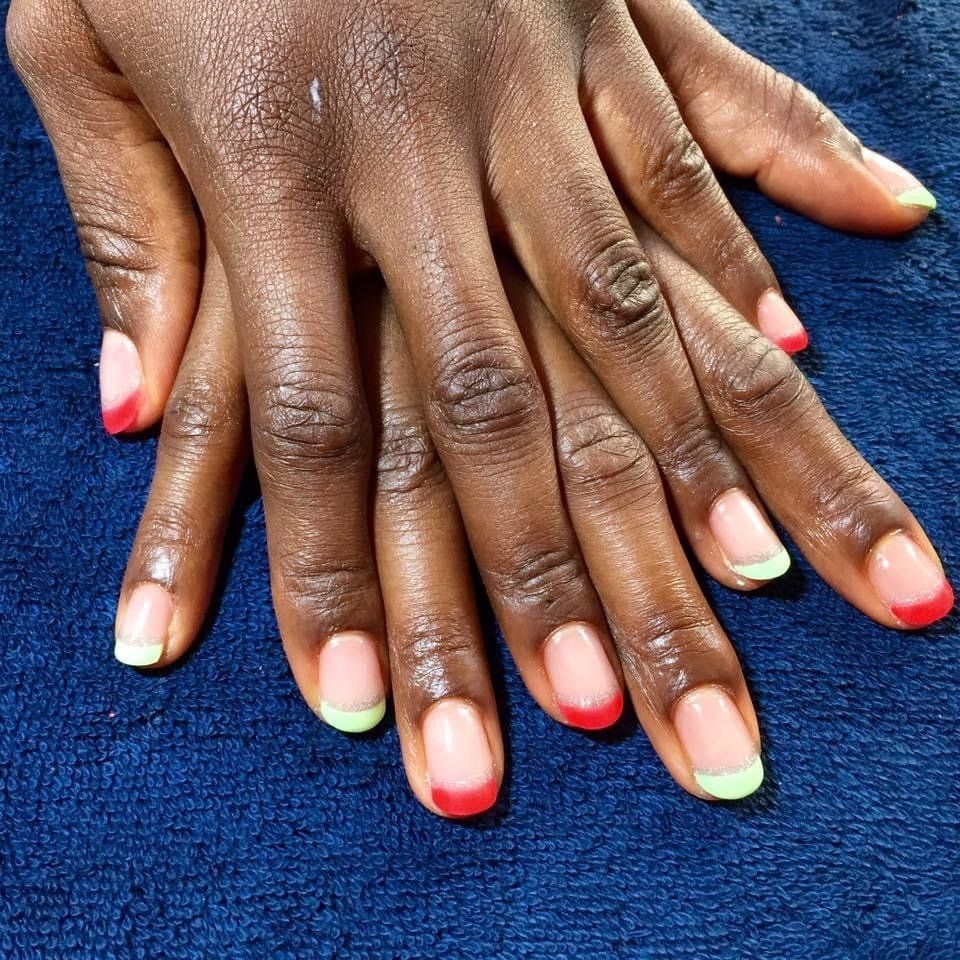 Ongles vert et rouge