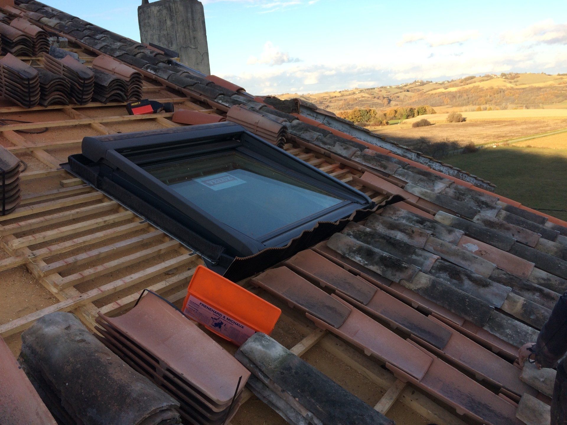 Pose de fenêtre de toit