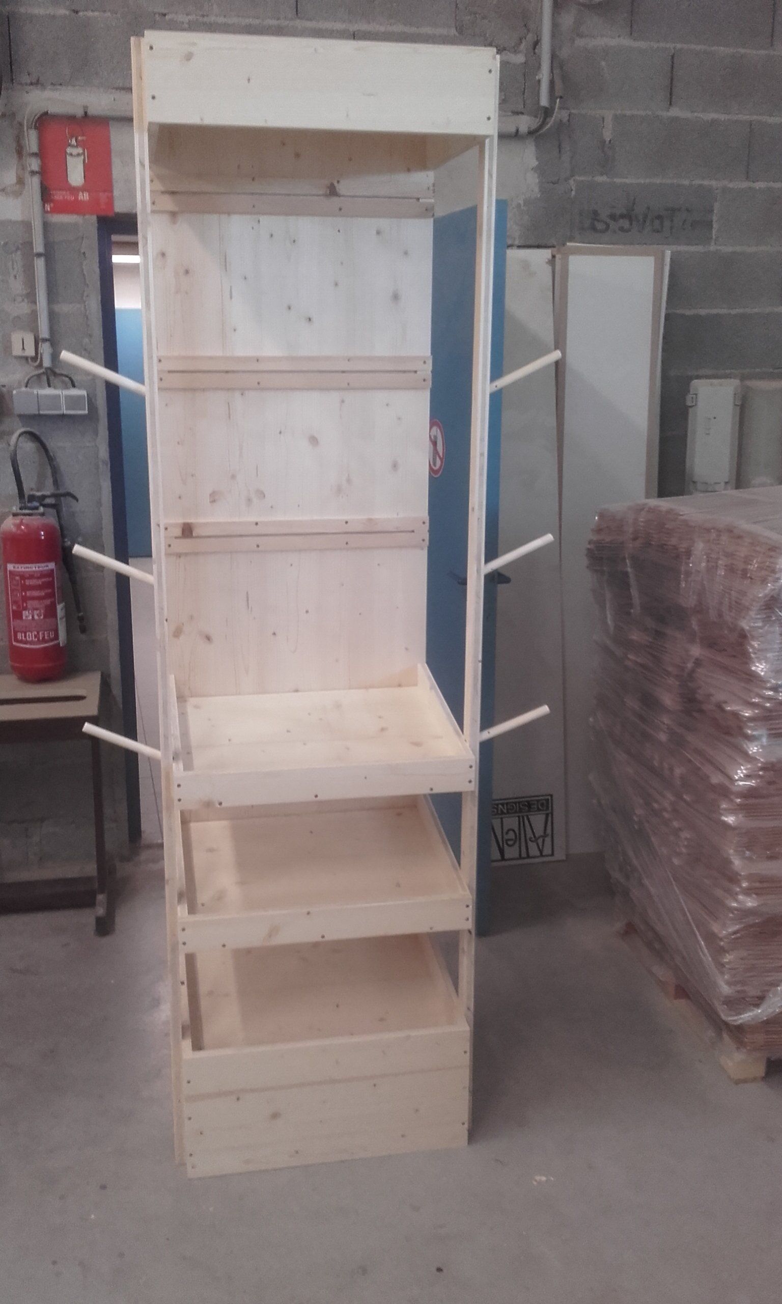 Photo d'un meuble à charcuterie en bois