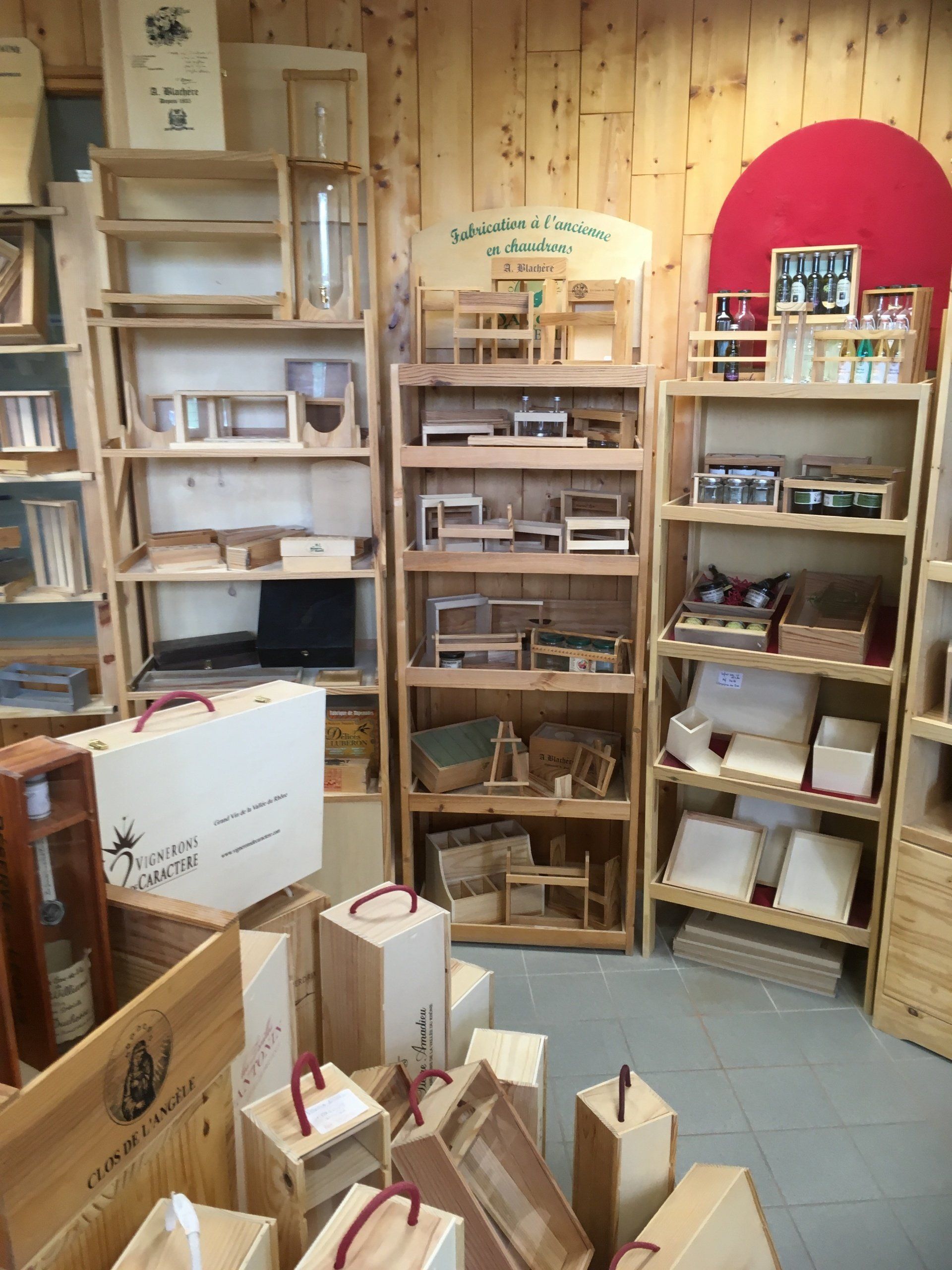 Photo de plusieurs fabrications en bois