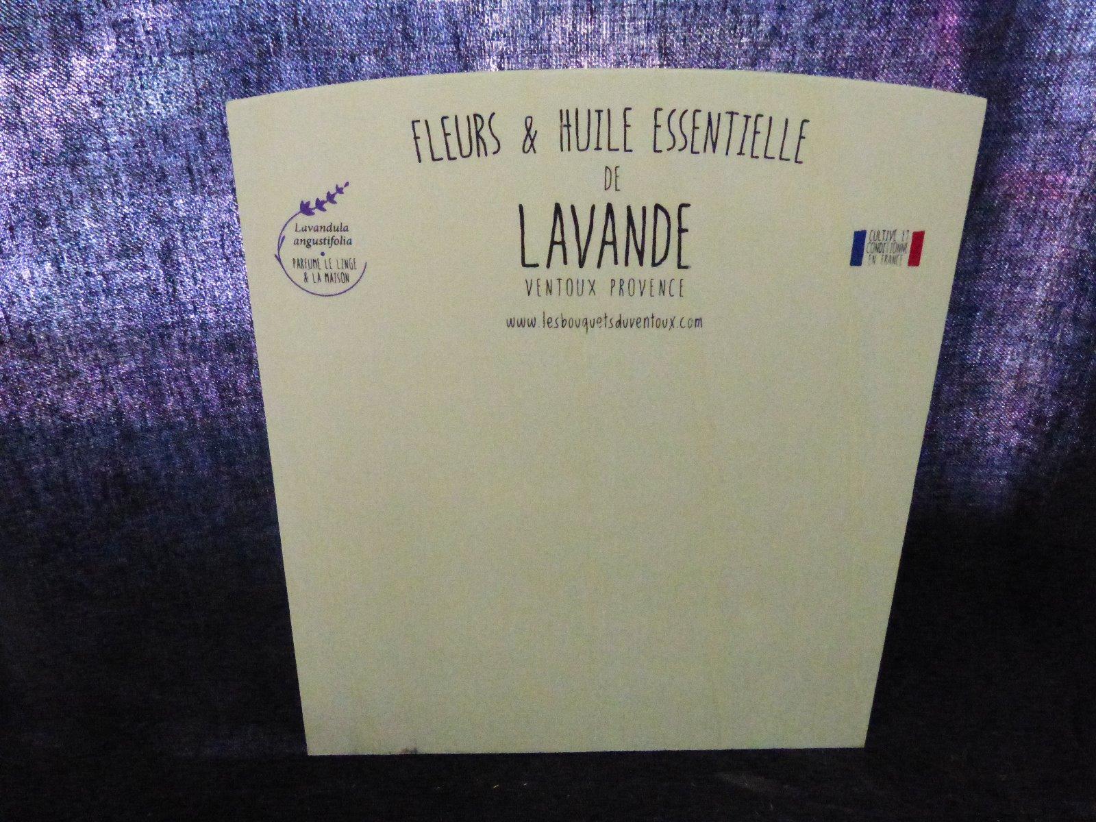 Photo d'une sérigraphie sur bois pour une marque de fleurs et huile essentielle de lavande