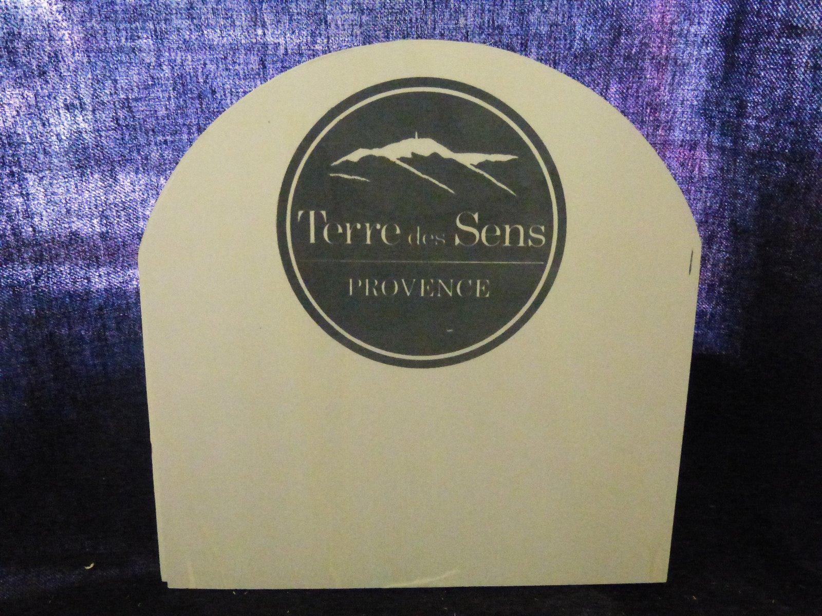 Photo d'une sérigraphie sur bois pour la marque Terre des Sens