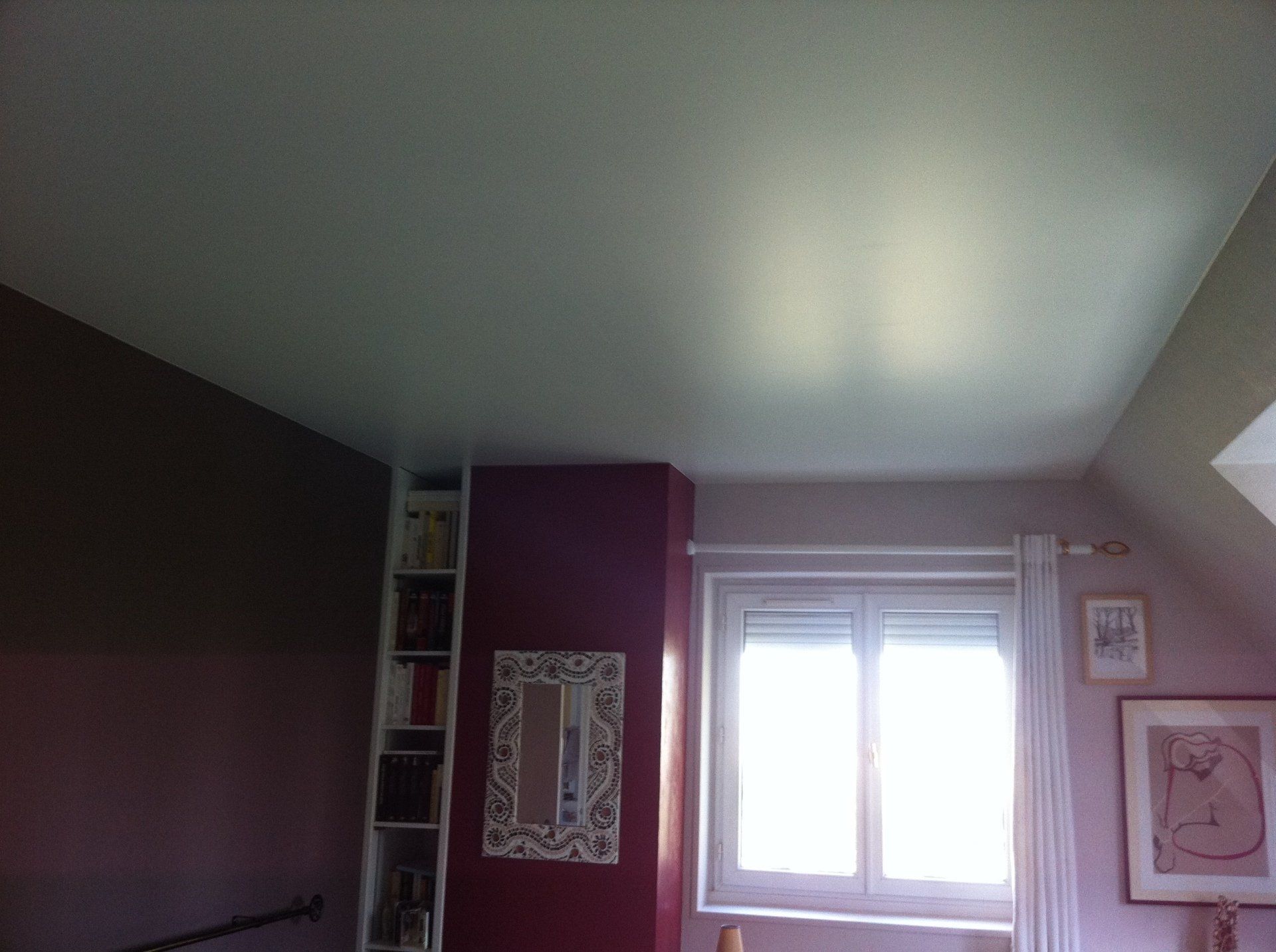 Plafond de chambre et toile tendue