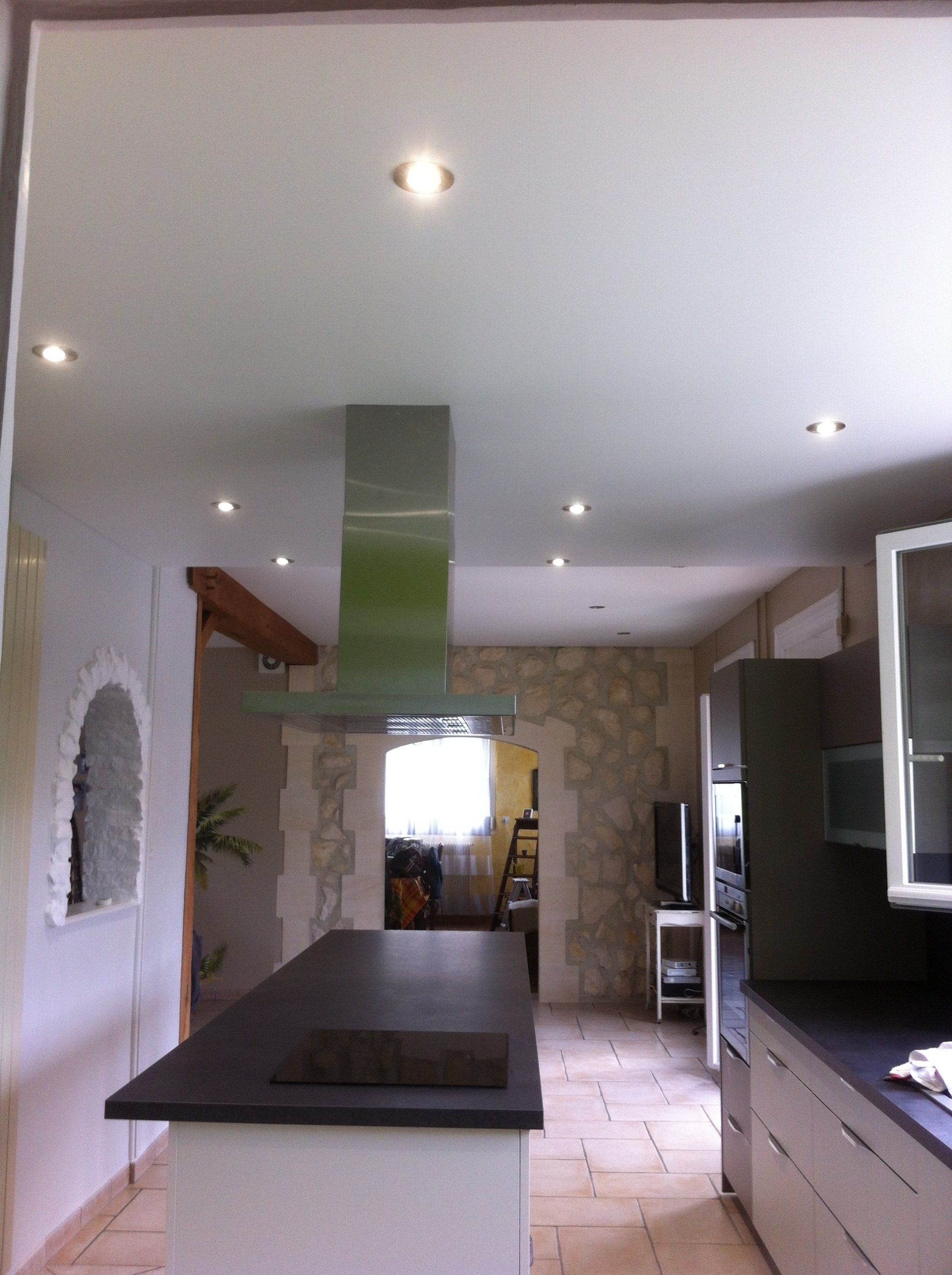 Plafond de cuisine avec hotte