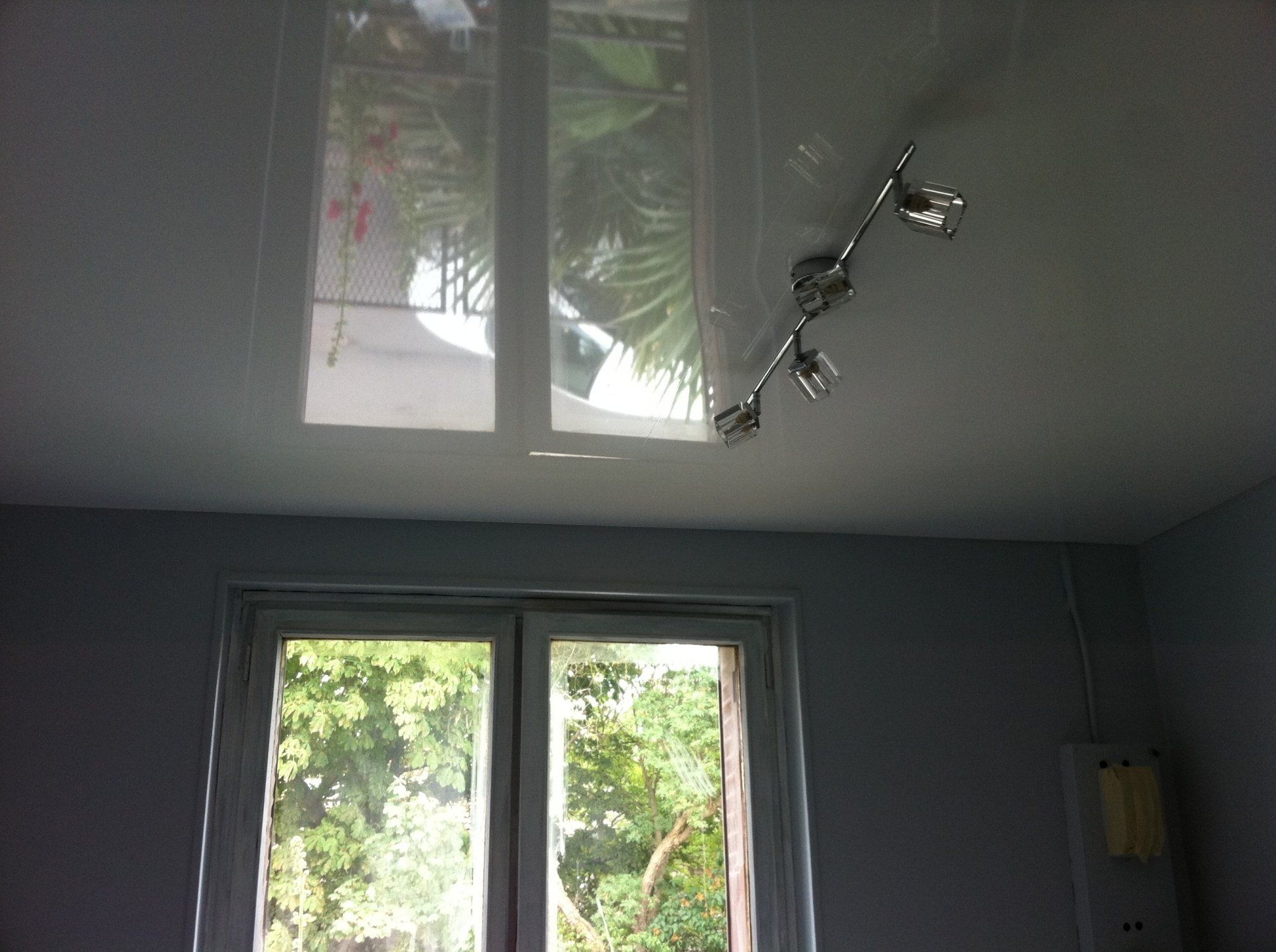 Plafond tendu à chaud dans une cuisine