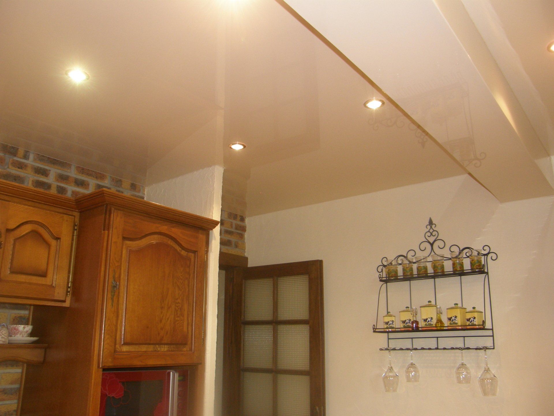 Plafond de cuisine tendu à chaud