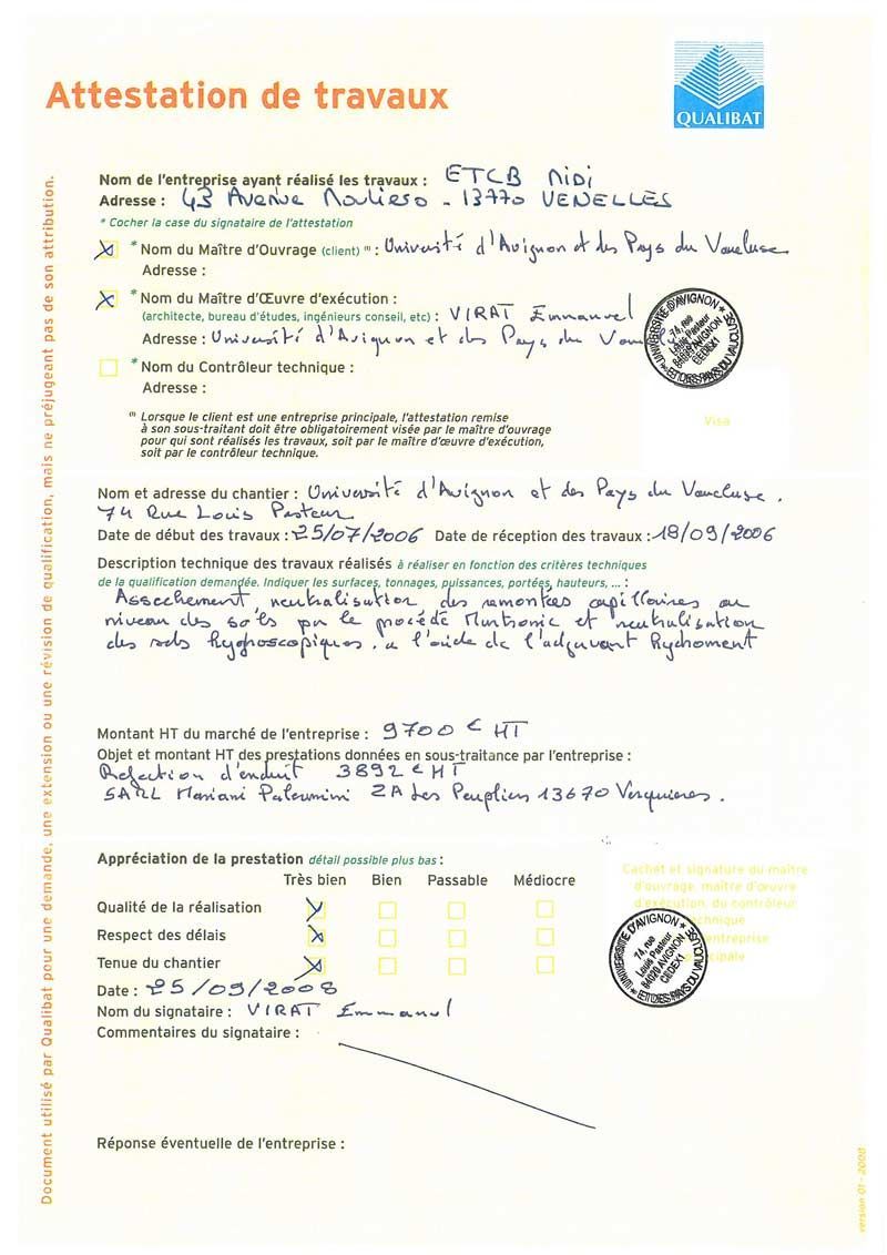 Formulaire de certificat de travail français avec inscriptions manuscrites et cachets officiels sur page blanche