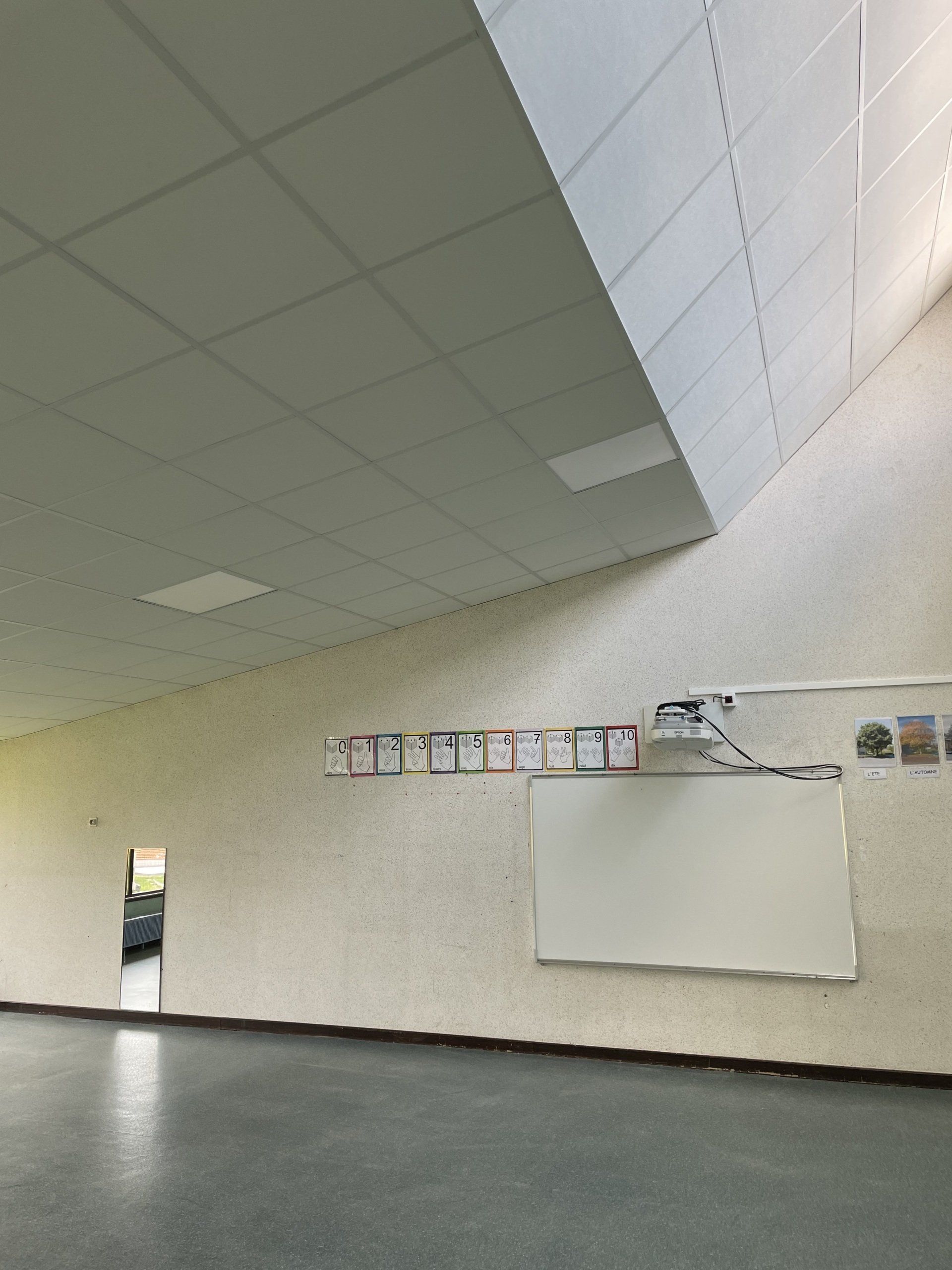 Création de plafond dans une école
