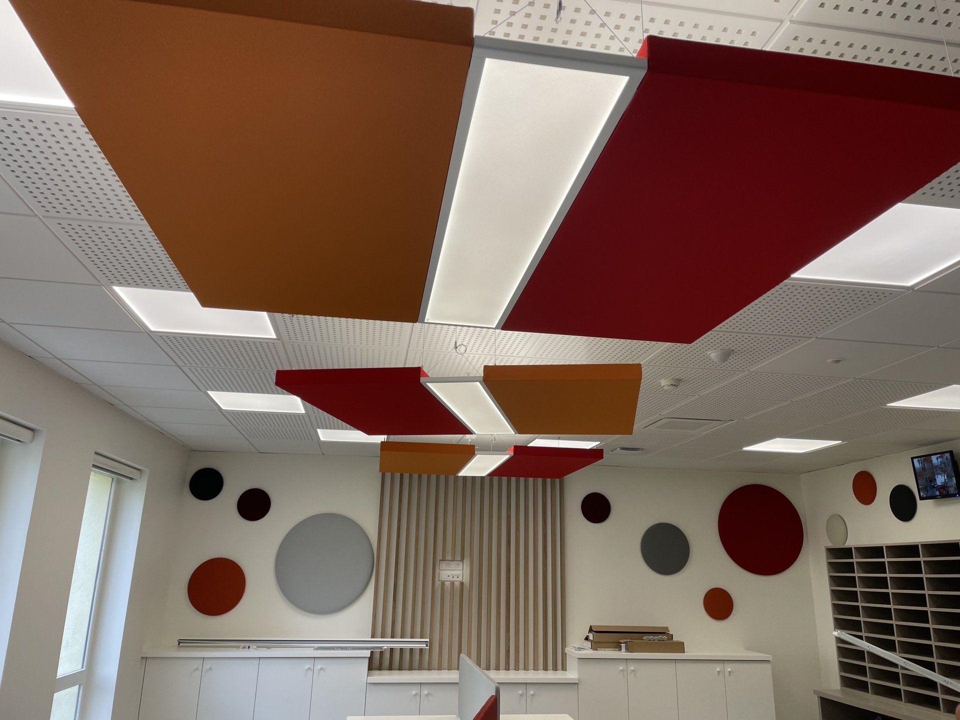 Panneaux acoustiques à la Caisse d'Épargne à Lure (70)