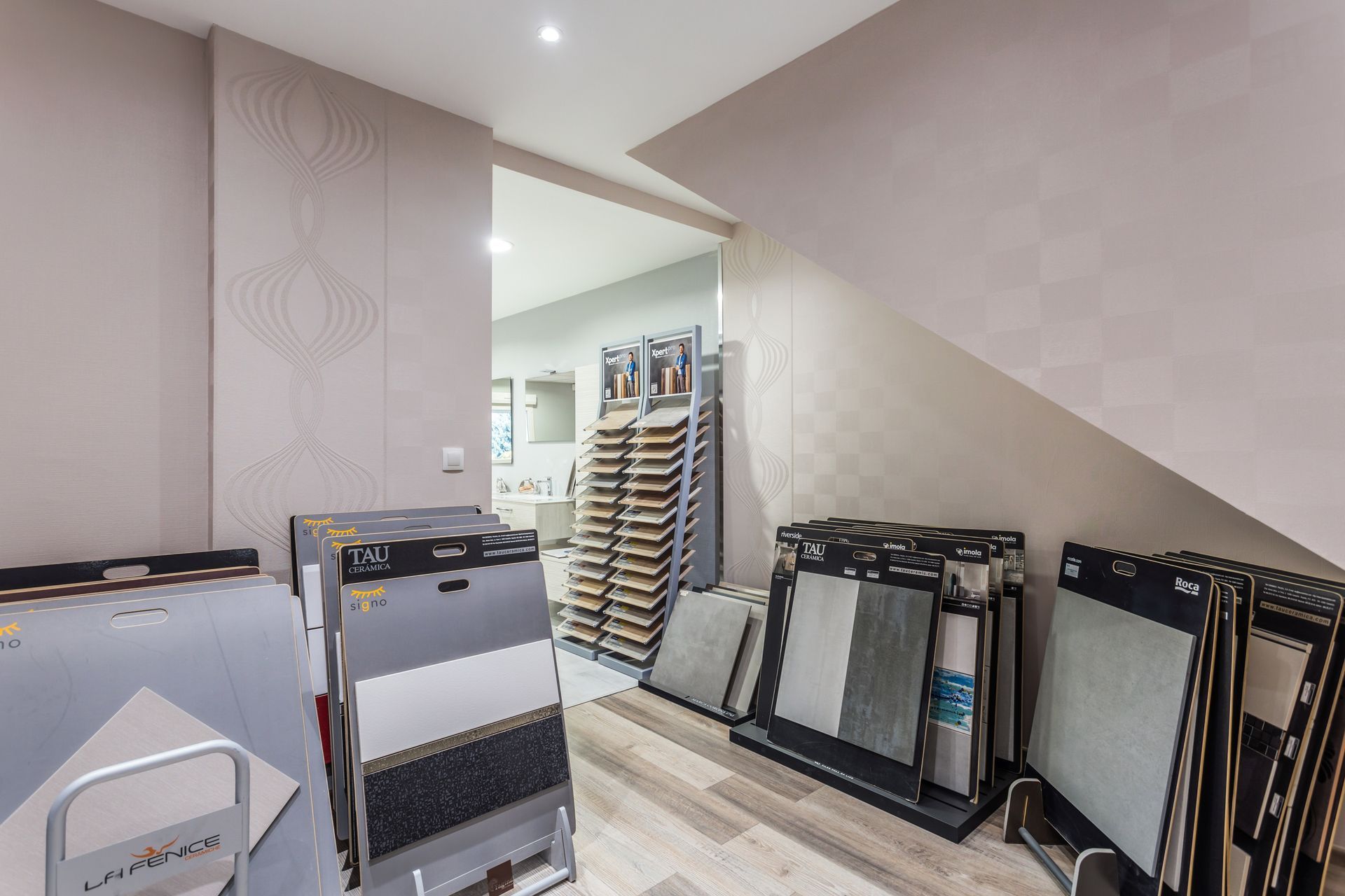 Stockage de carrelage dans notre showroom