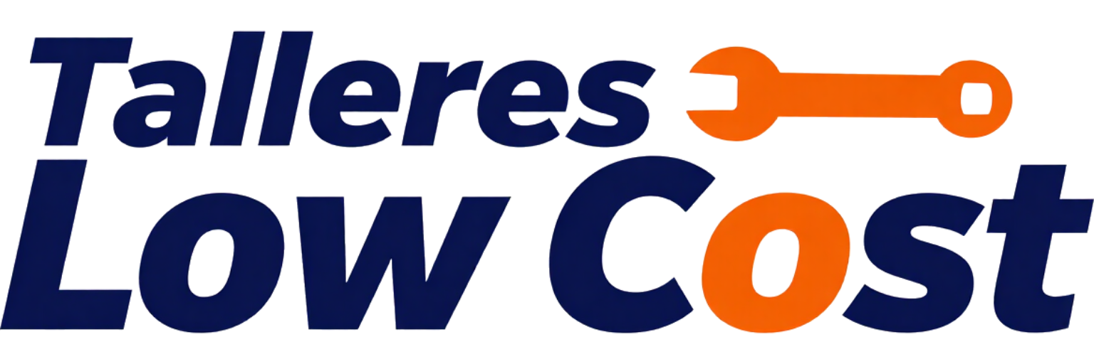Logotipo de Talleres Low Cost en azul y naranja, con un icono de llave inglesa entre las palabras