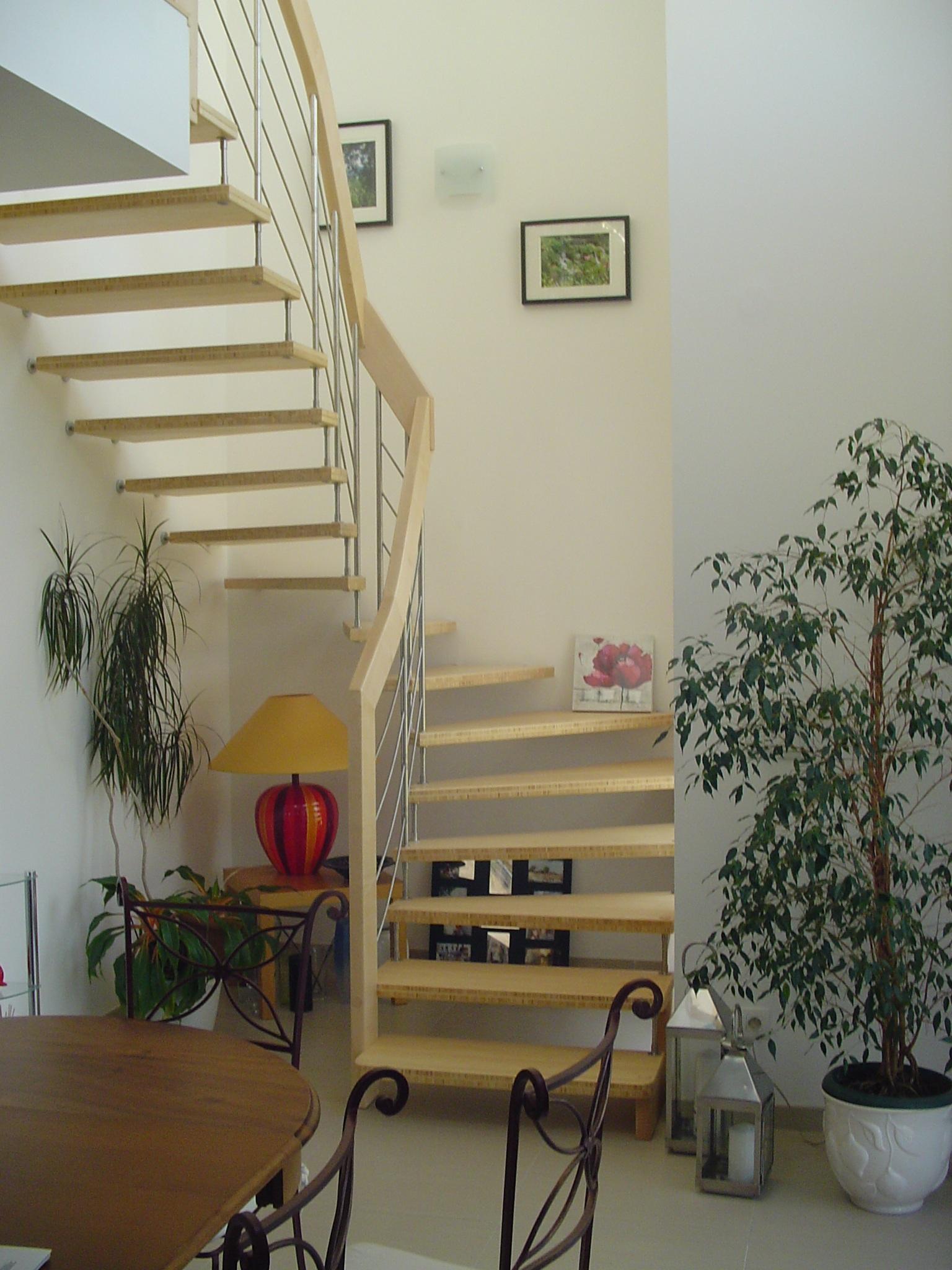 Maison individuelle - Escalier autoportant et la fente de ventilation