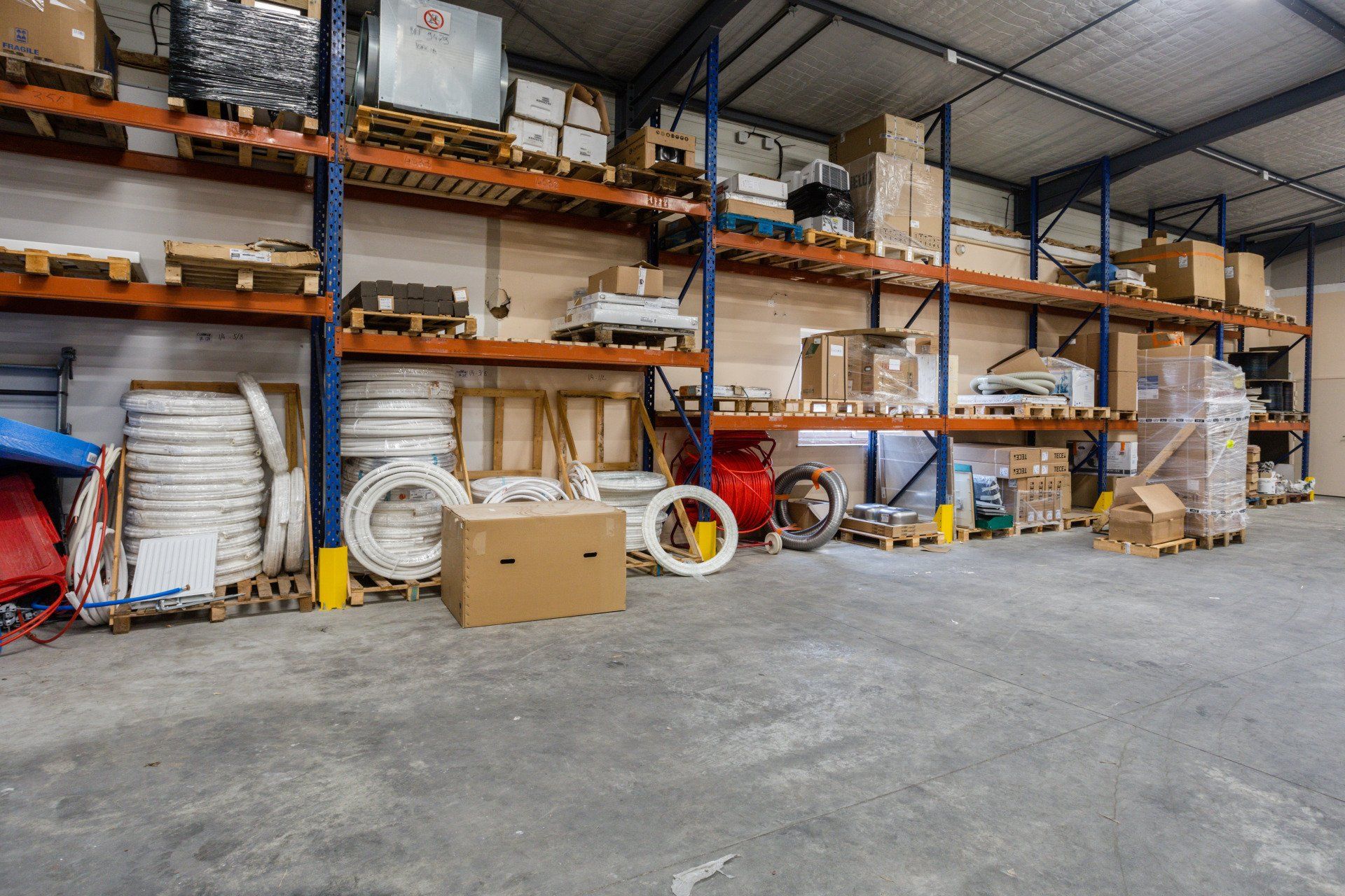 Nombreux équipements en stock