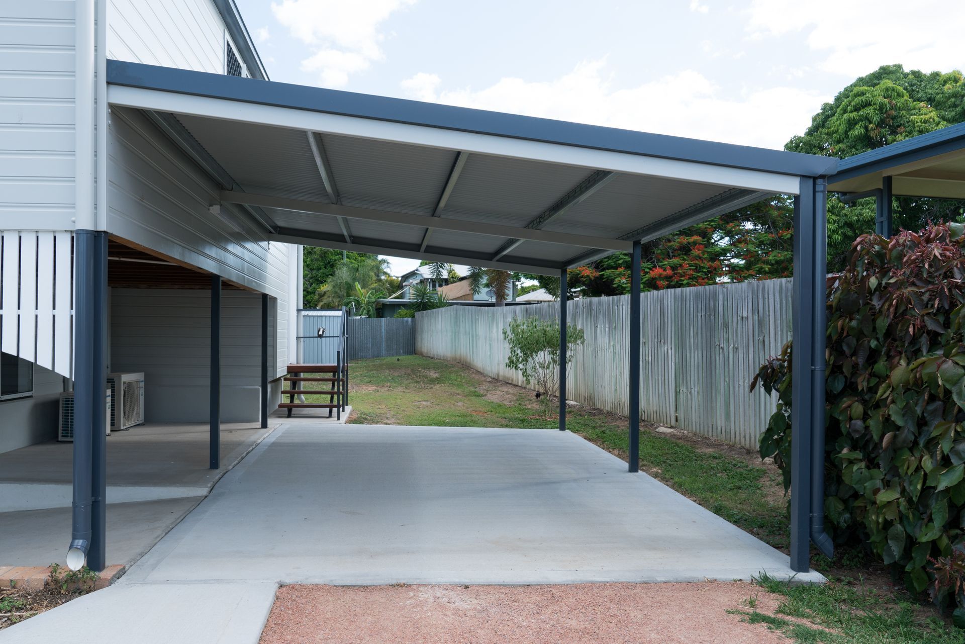 Carport en aluminium permettant de protéger son véhicule