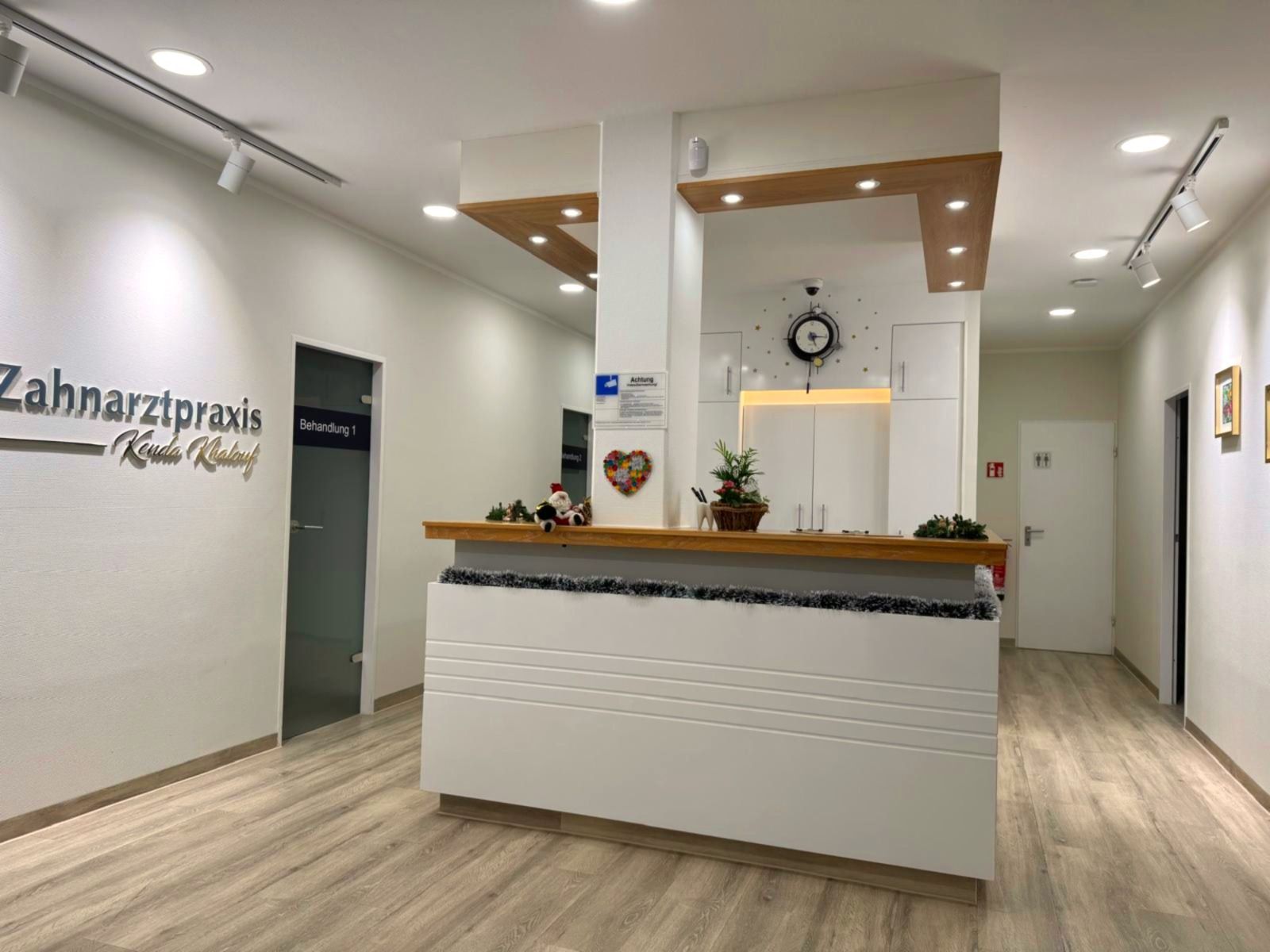 Eingangsbereich der Zahnarztpraxis Khalouf
