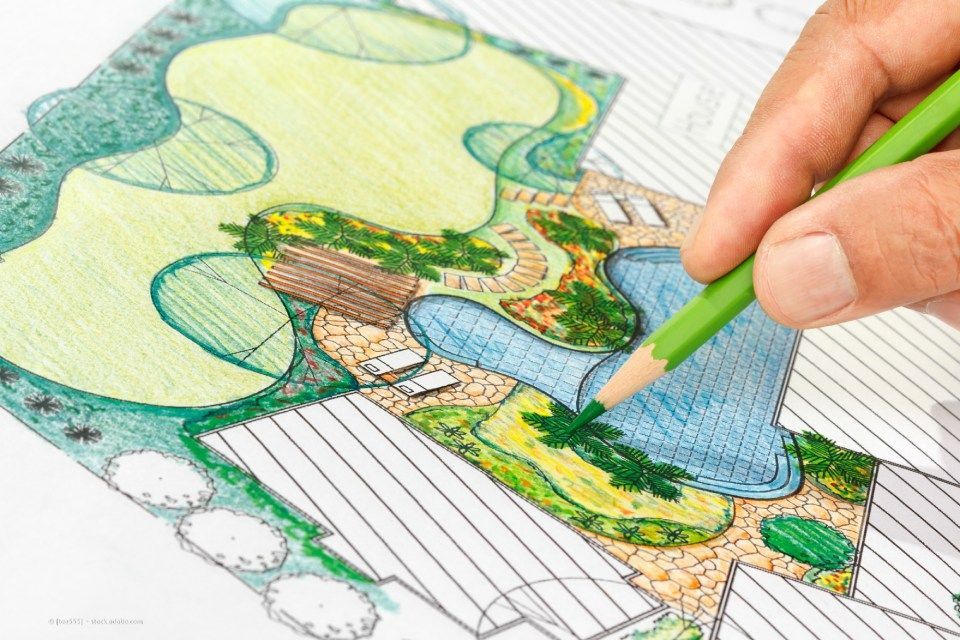 Unser Team arbeitet an der Gartengestaltung in Erlau.