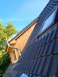 Satteldachumdeckung Betonpfanne